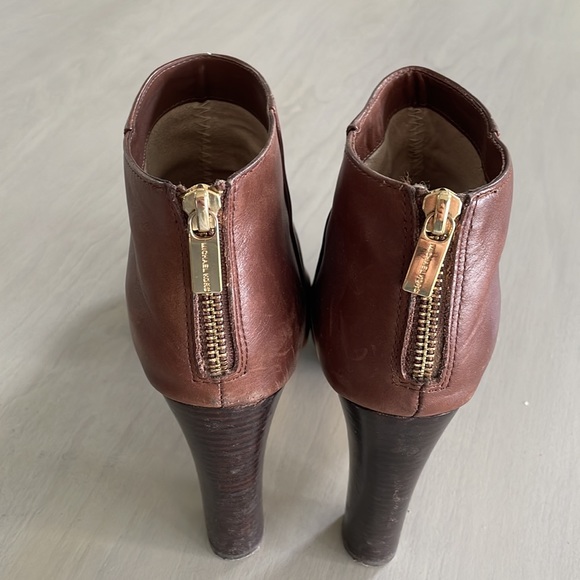 Michael Kors 5 inch heel boots mocha color with platform . - Picture 3 of 6